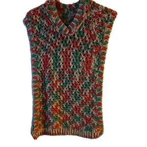 Handcrafted sweatshirt V-neck open sides